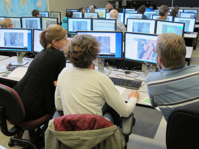 Castlegar Q GIS - Students building their first map